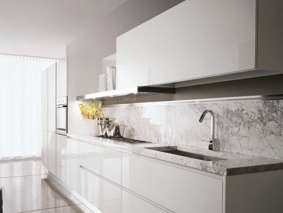 Фартук для белой глянцевой кухни