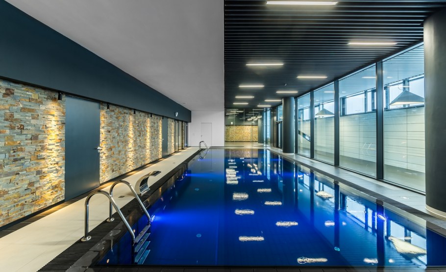 Освещение помещения бассейна