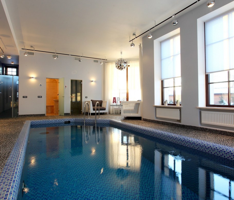 Бассейн в помещении