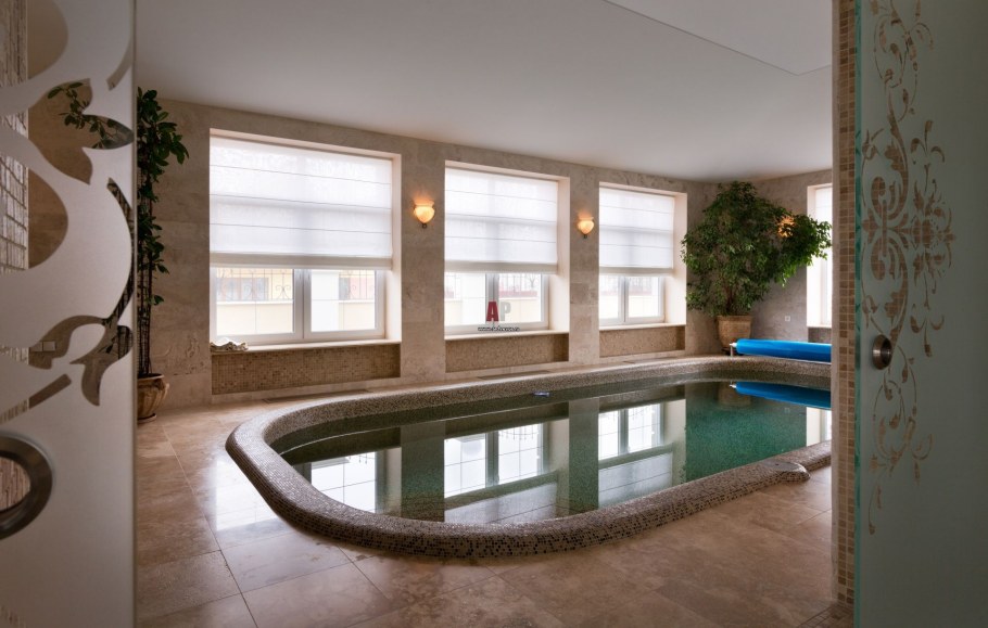 Маленький бассейн в частном доме