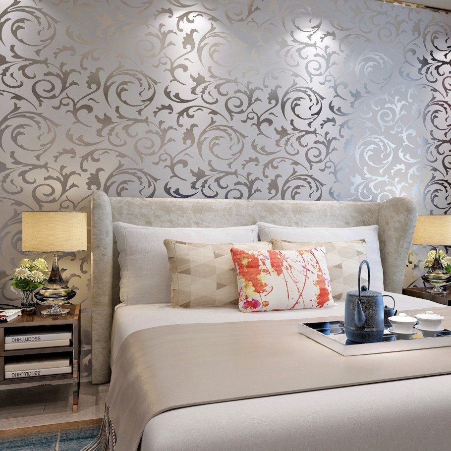 Серебристые обои для стен в интерьере