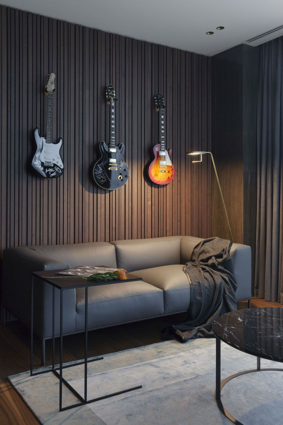 Гитара в интерьере