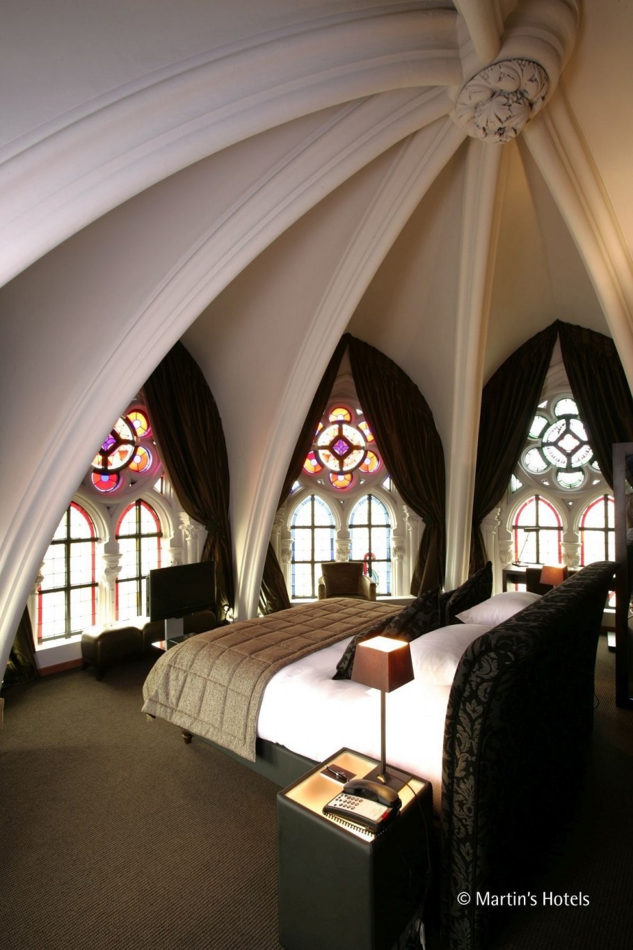 Спальня в готическом стиле