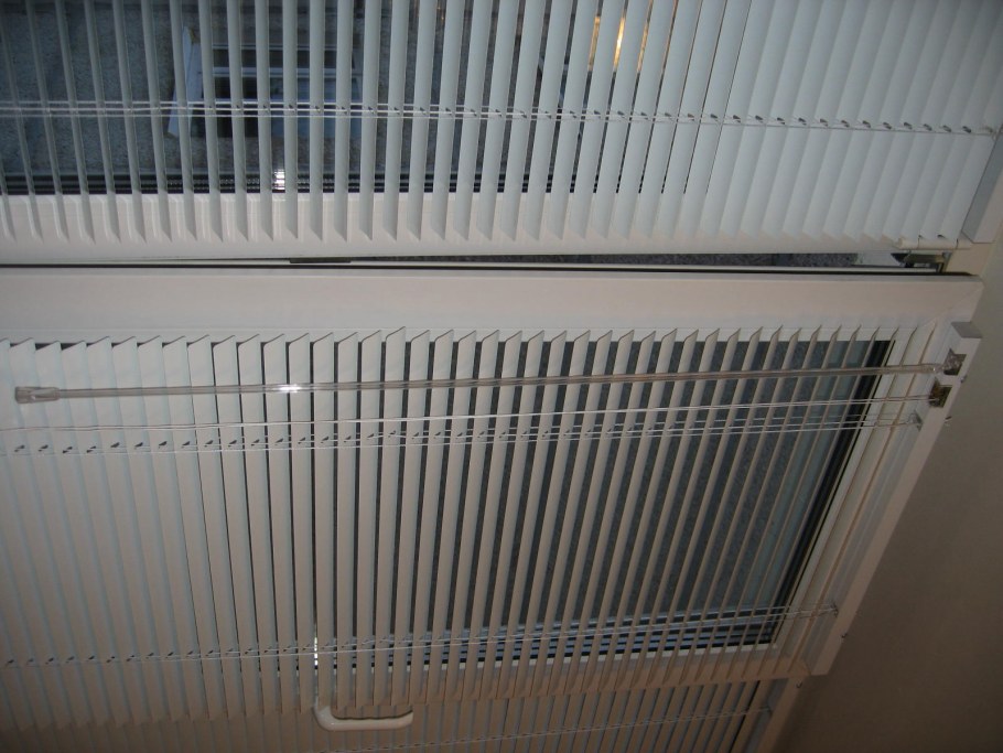 Горизонтальные жалюзи Holis 2406