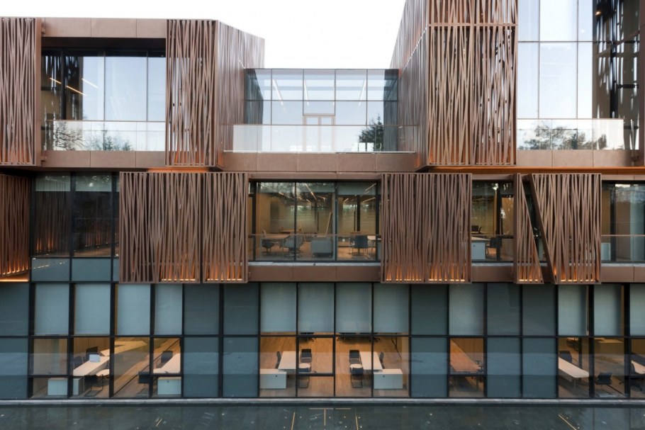 Необычные стеклянные фасады