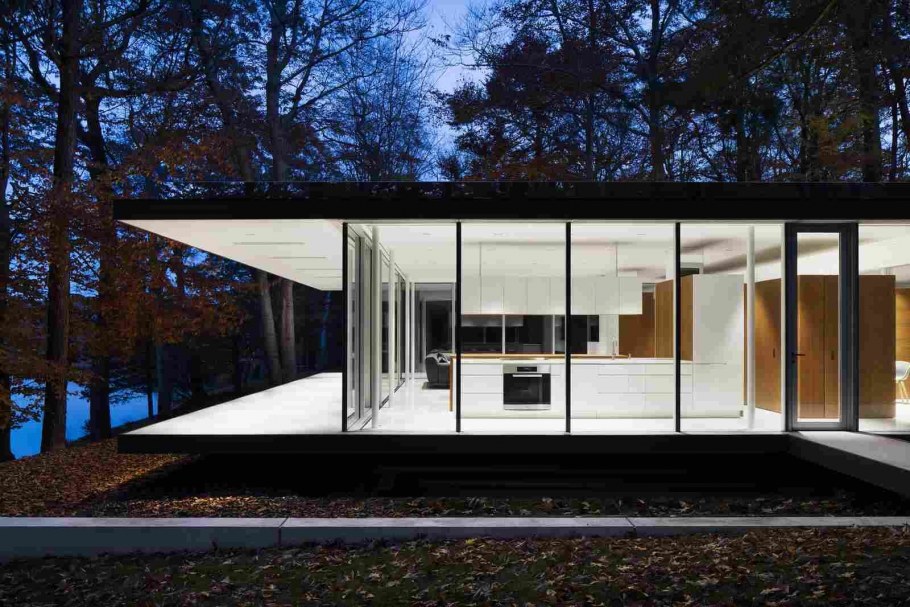 Одноэтажный стеклянный дом