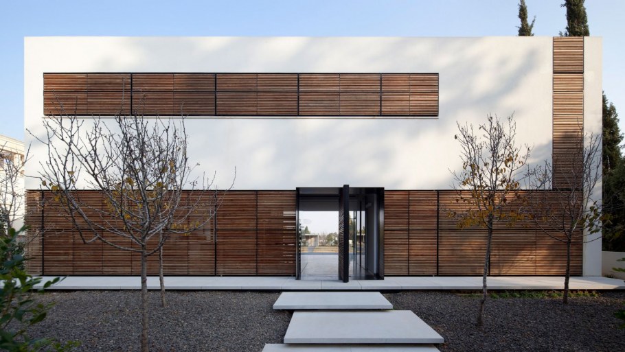 Элементы деревьев на фасаде зданий