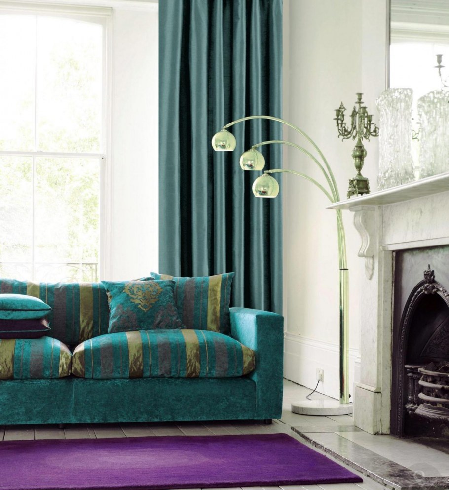 Фисташковые шторы в интерьере гостиной