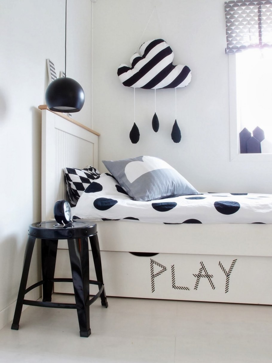 Комната для девочки подростка черно белая