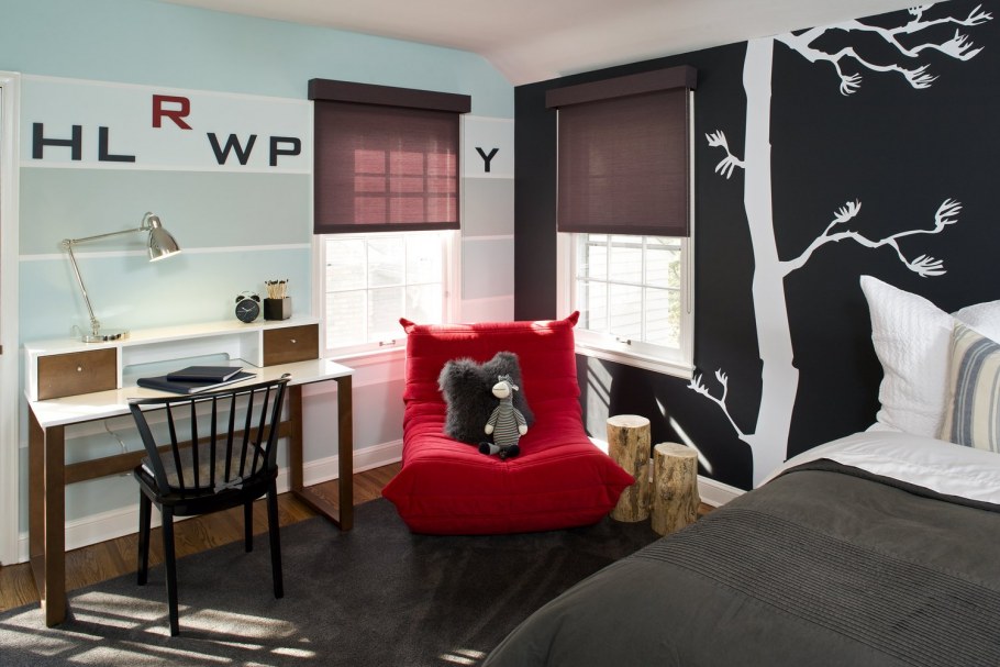 Спальня подростка в черном с красным