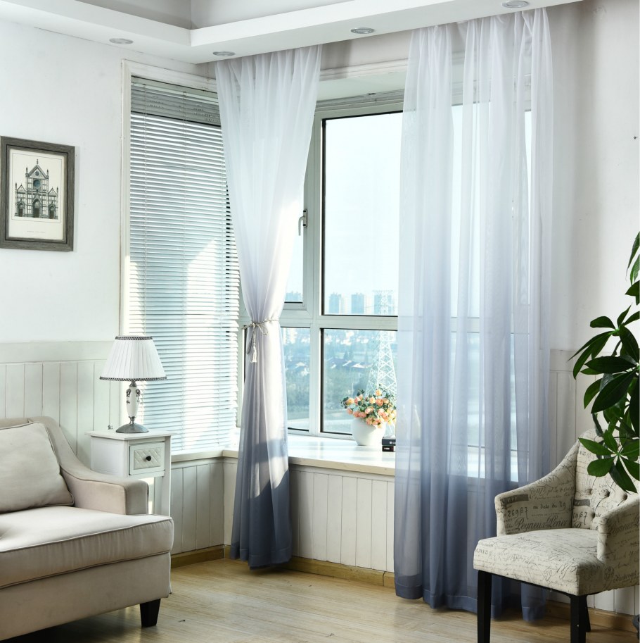 Шторы на панорамные окна в гостиной