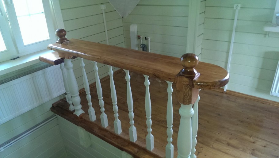 Покраска балясин из дерева