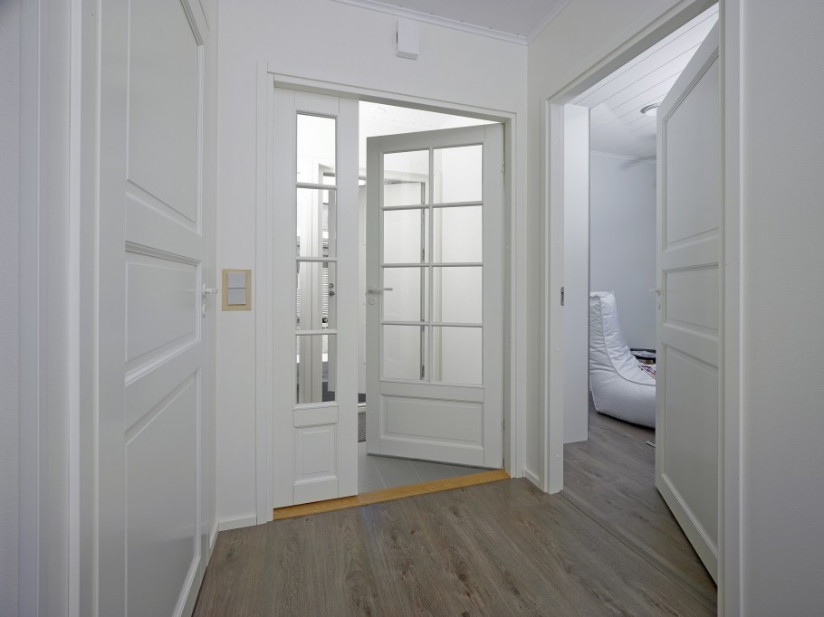 Финская дверь Style-42 Jeld Wen под 8 стекол филенчатая