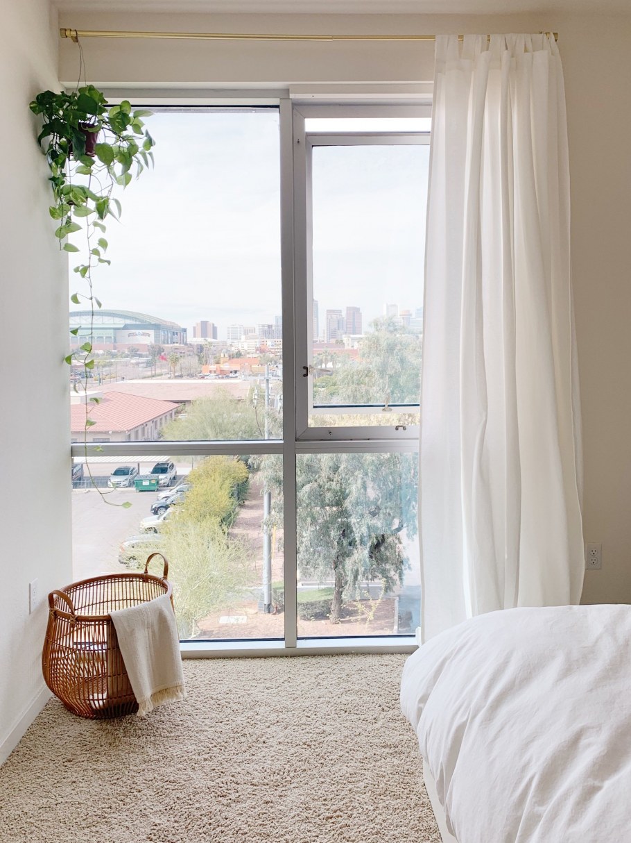 Окно в спальне