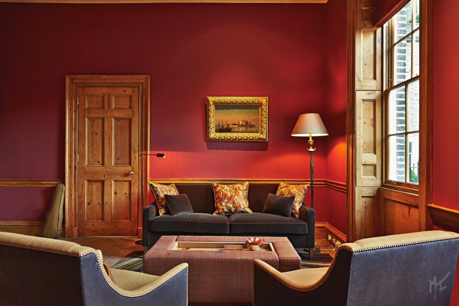 Бордовые обои для стен в интерьере