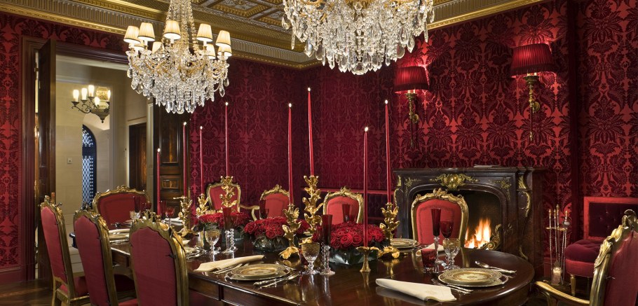 Интерьер в бордовых тонах