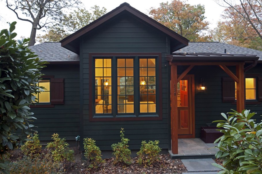 Темно зеленый фасад дома