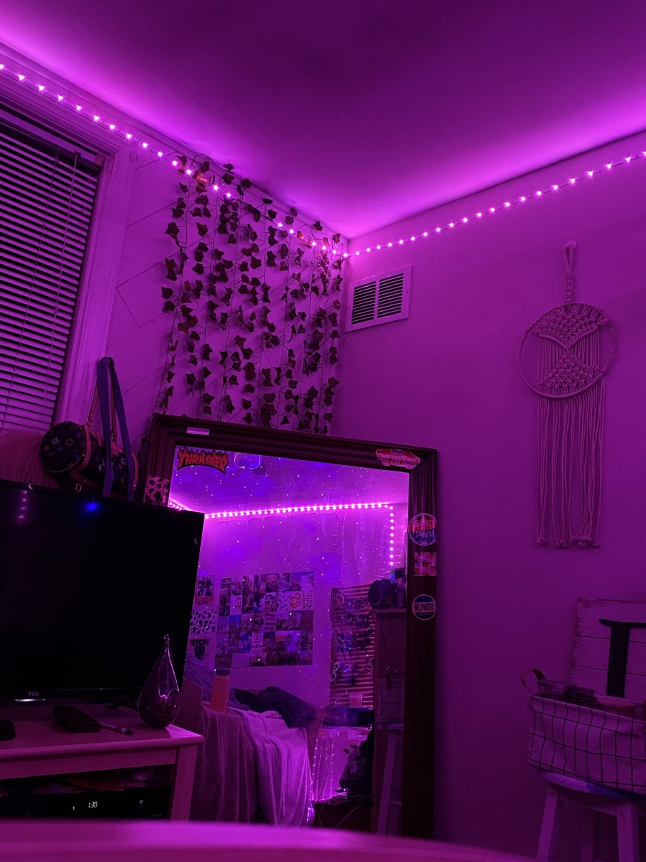 Неоновая комната