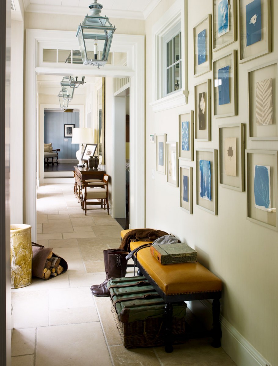 Постеры в интерьере прихожей