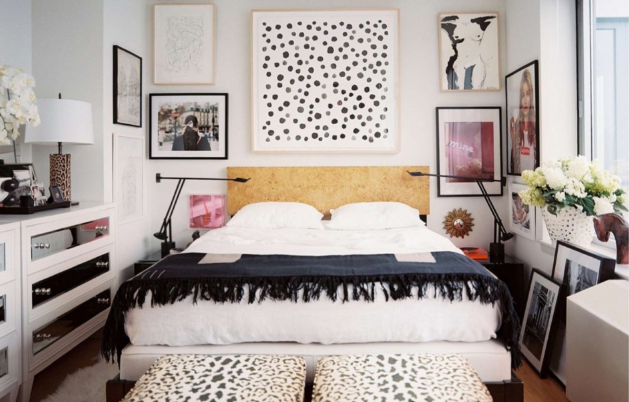 Постеры в интерьере спальни