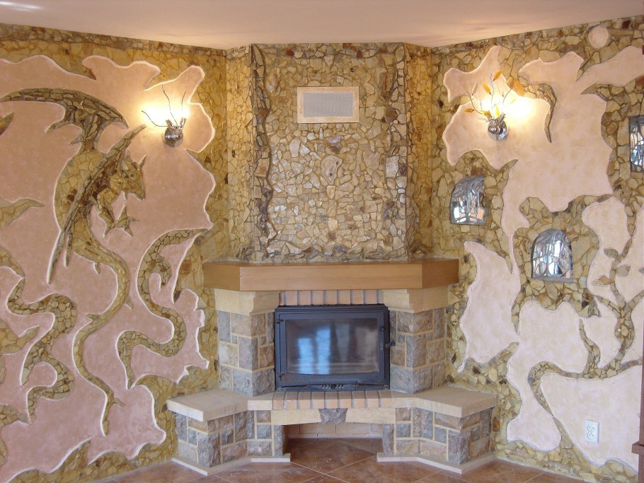 Отделка камина декоративной штукатуркой