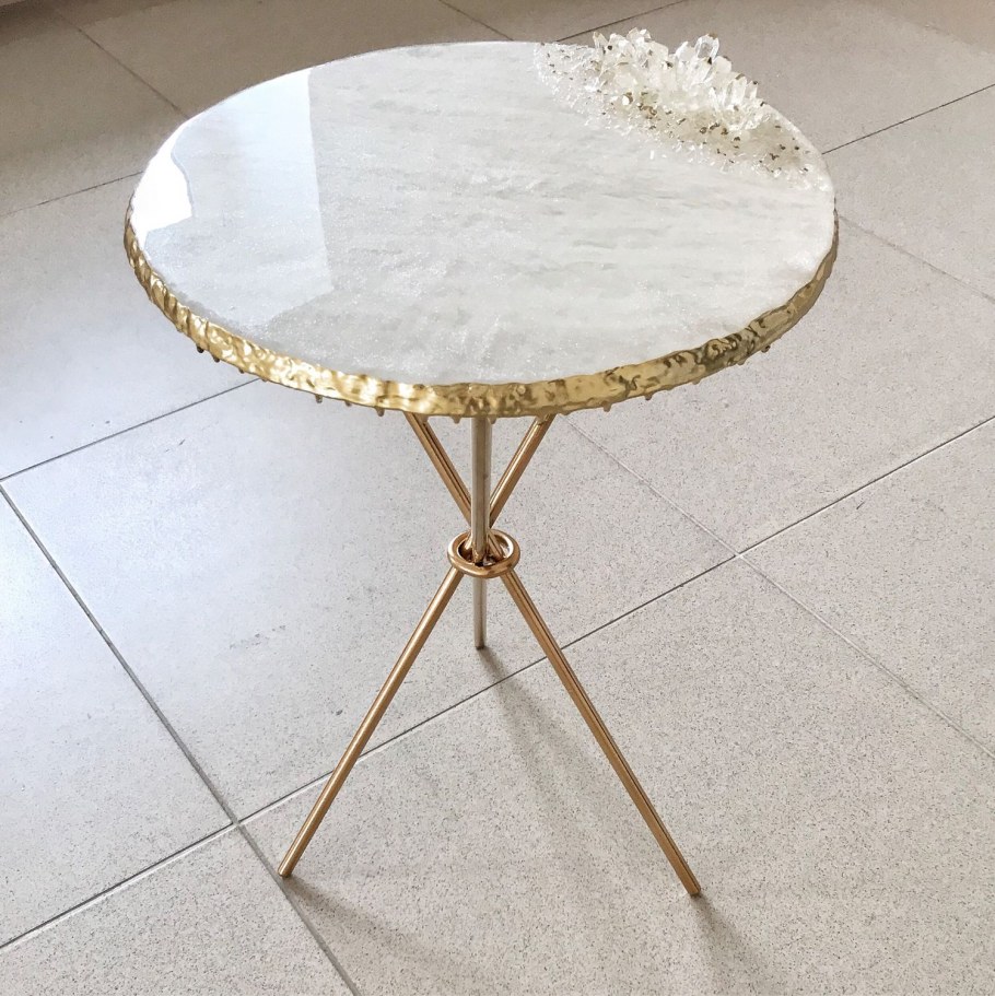 Стол с эпоксидной смолой