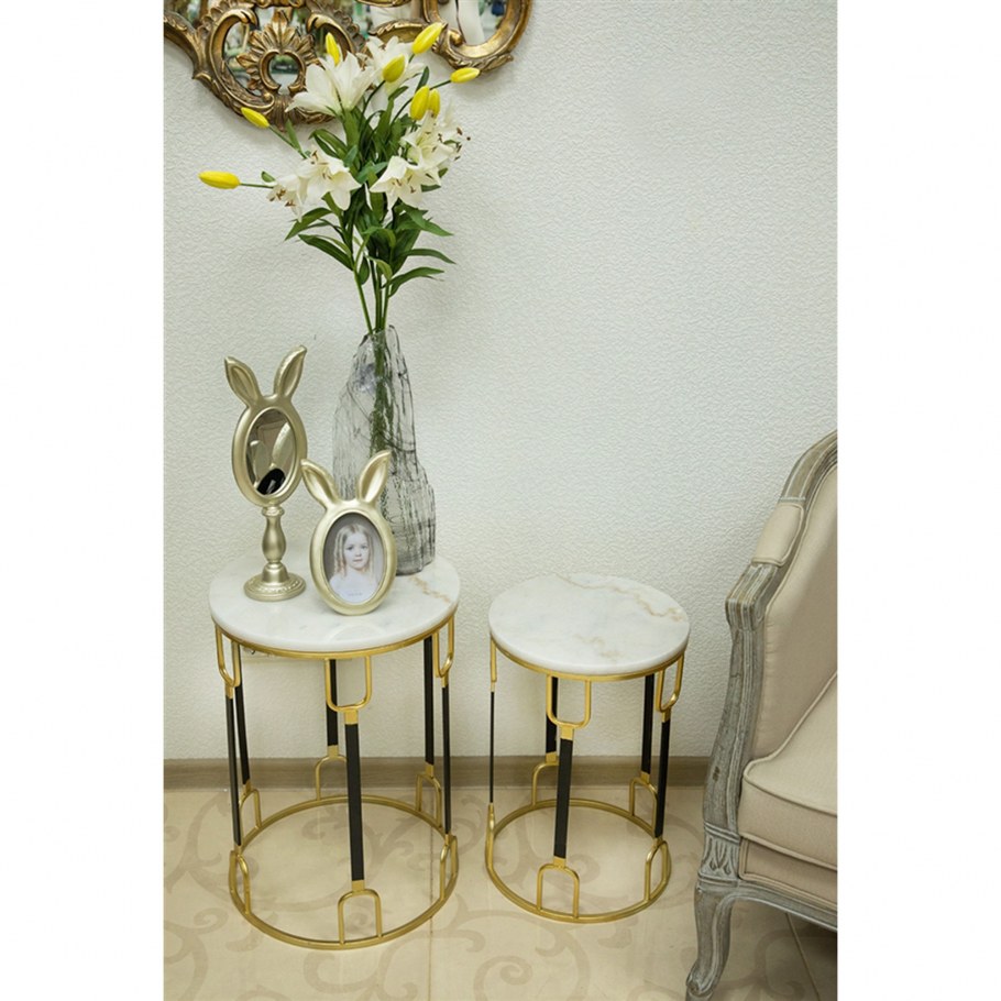 Столик в интерьере