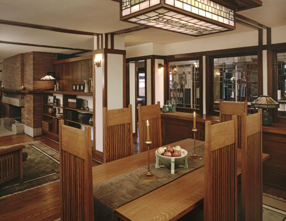 Кирпичная стена в интерьере гостиной