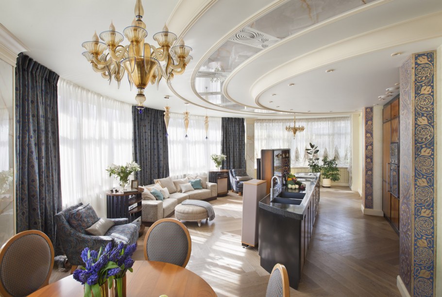 Гостиная с полукруглой стеной