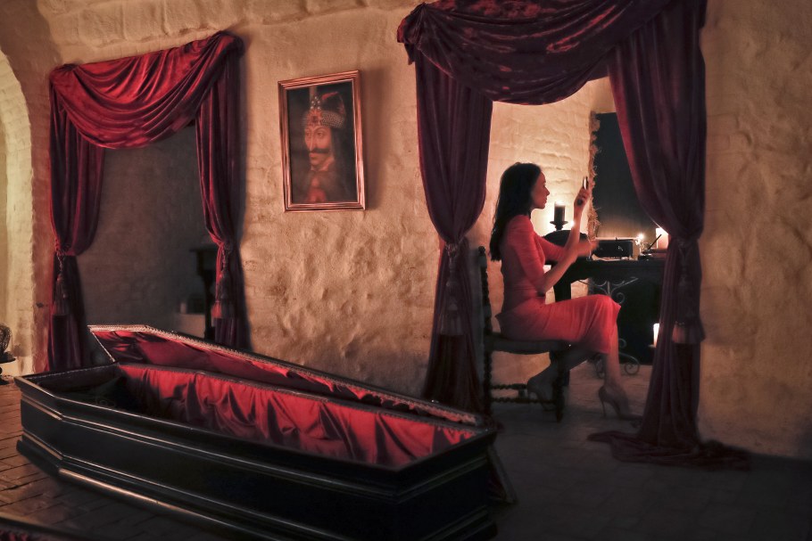 Симс 3 замок внутри