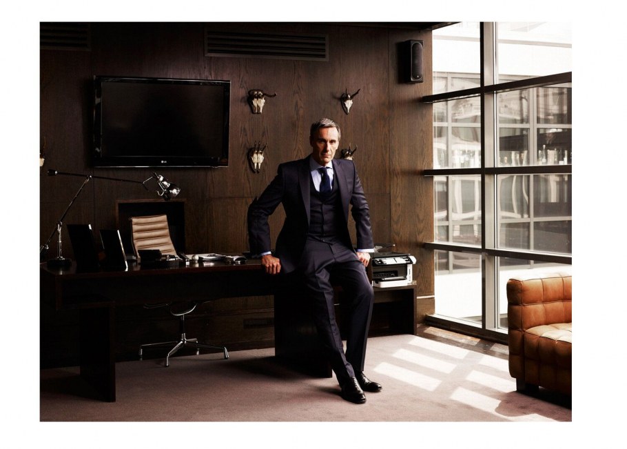 Мужская фотосессия в кабинете