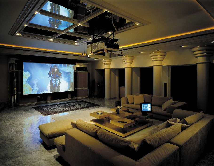 Кухня гостиная с домашним кинотеатром