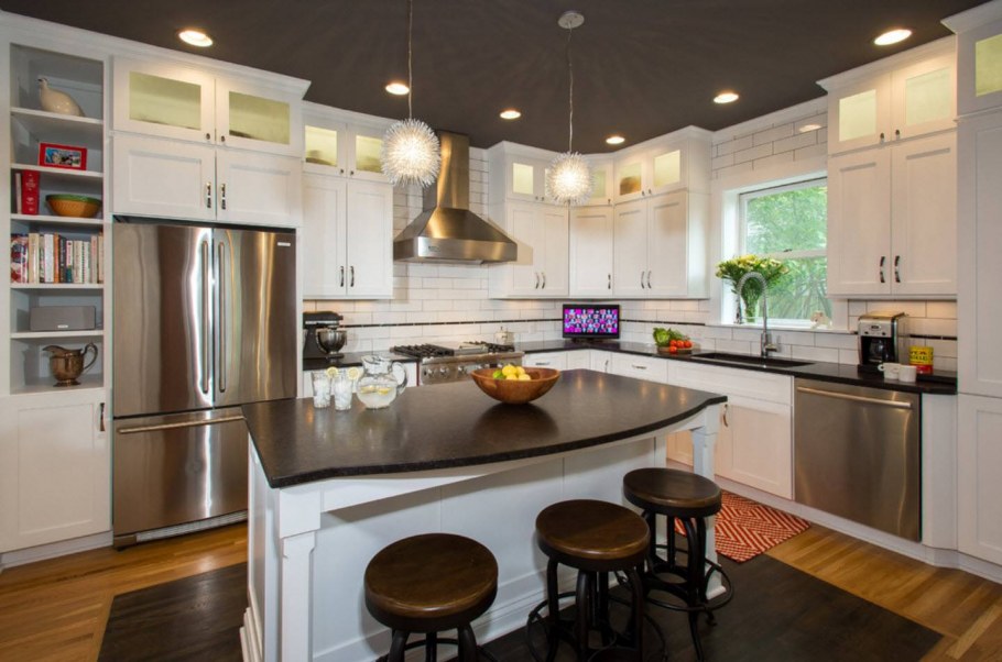 Интерьеры кухонь среднего размера