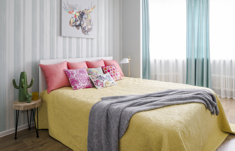 Покрывало в интерьере спальни
