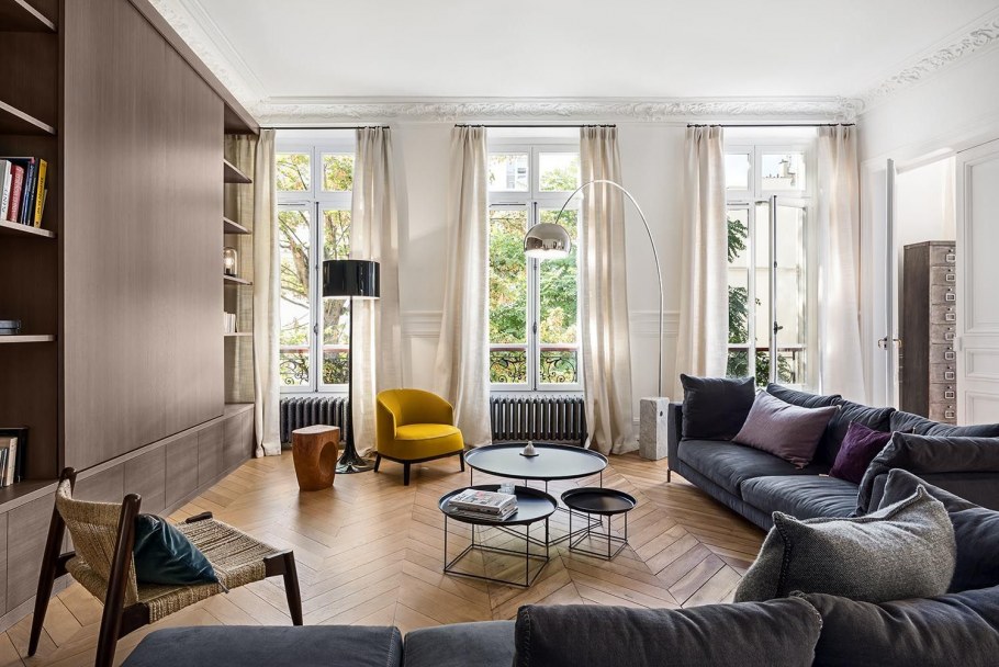 Интерьер простой Парижской квартиры