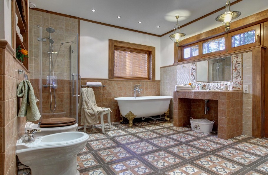 Интерьер ванной комнаты с туалетом