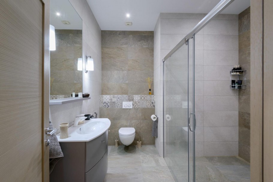 Белая ванная комната в стиле ретро