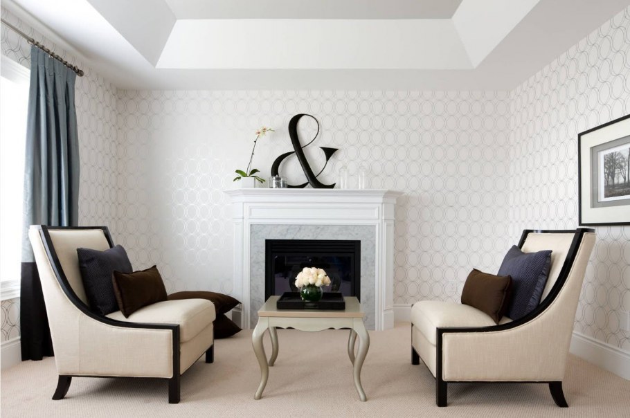 Однотонные обои в интерьере гостиной