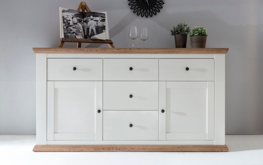 Белый комод в скандинавском стиле