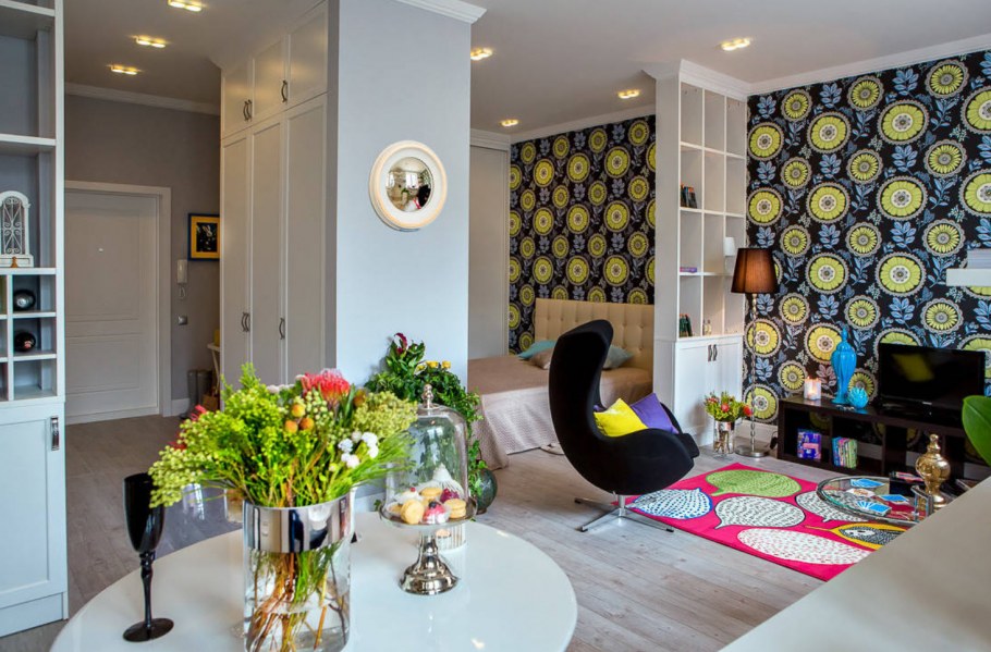 Яркий интерьер квартиры студии