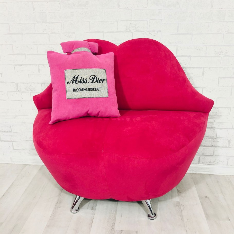 Кресло губы