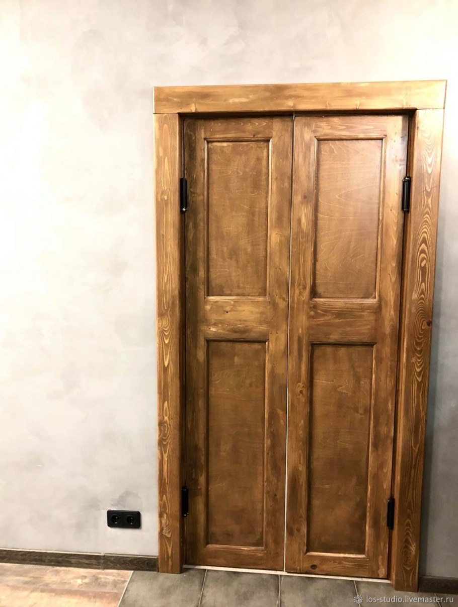 Двойные деревянные двери
