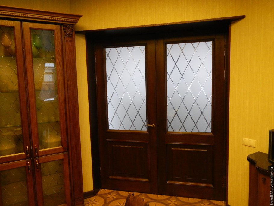 Двери с расстекловкой межкомнатные
