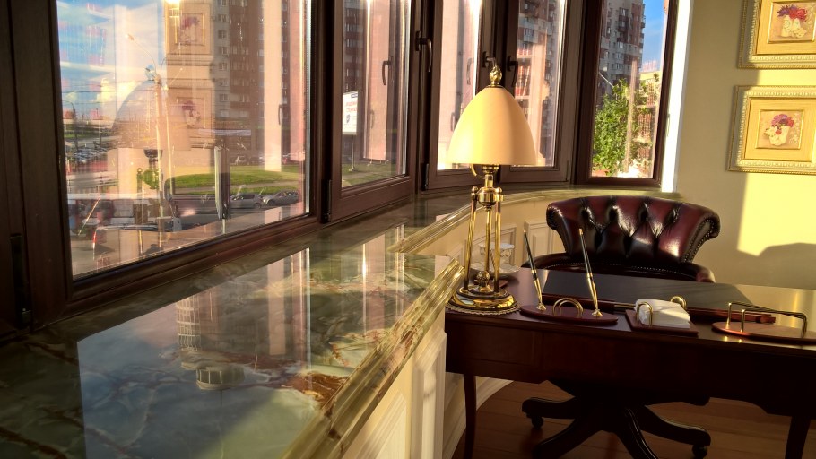 Подоконник из натурального камня Оникс