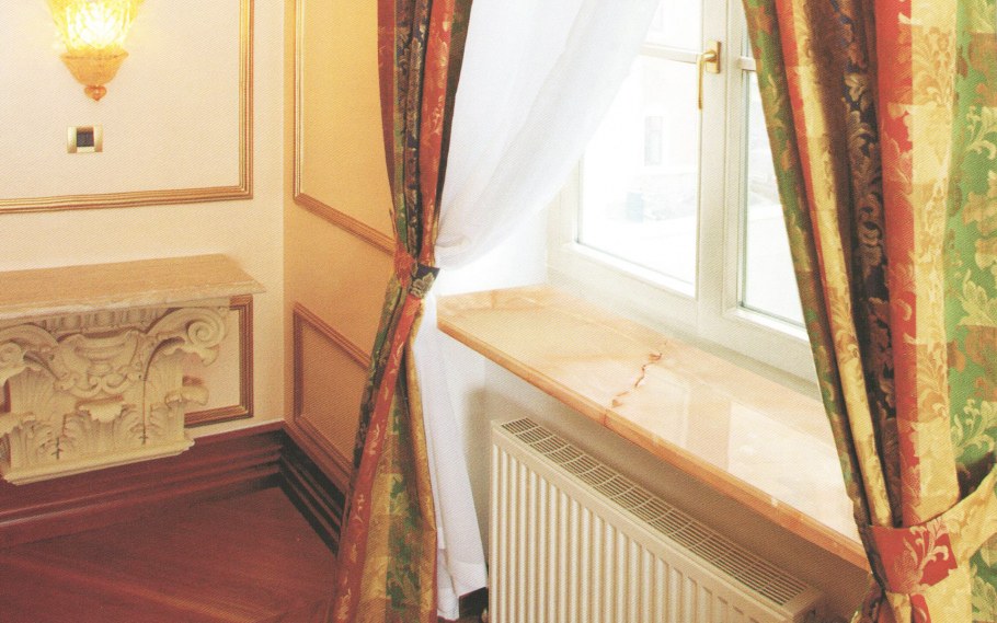 Подоконник Данке Оникс в интерьере