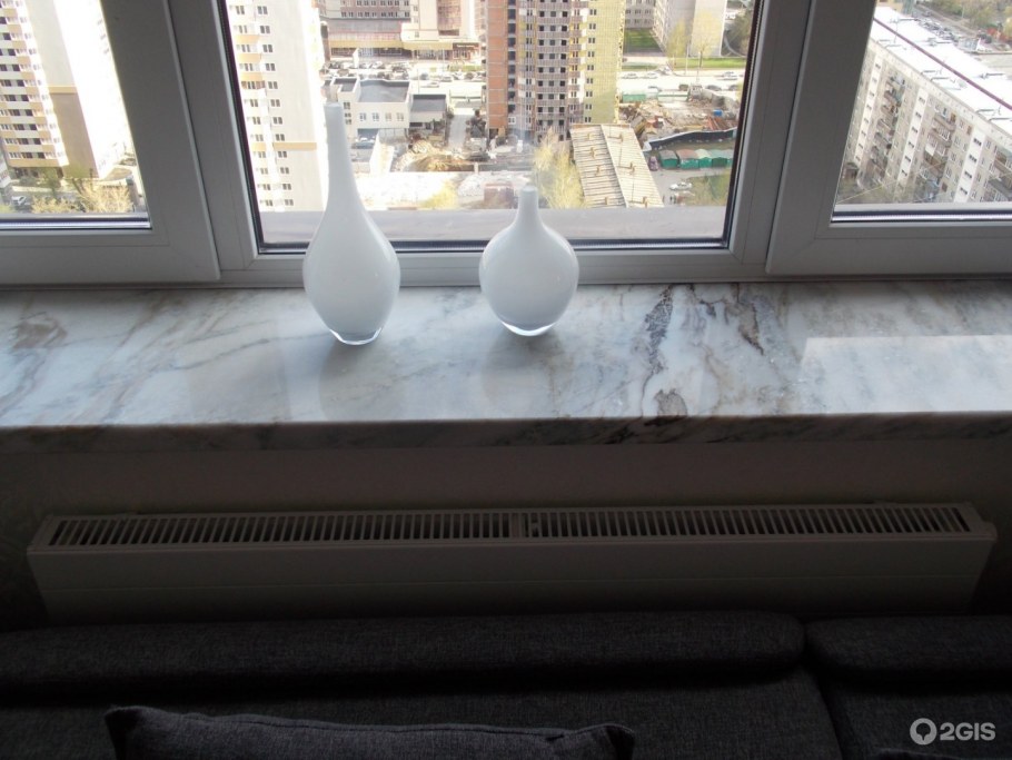 Белый мраморный подоконник