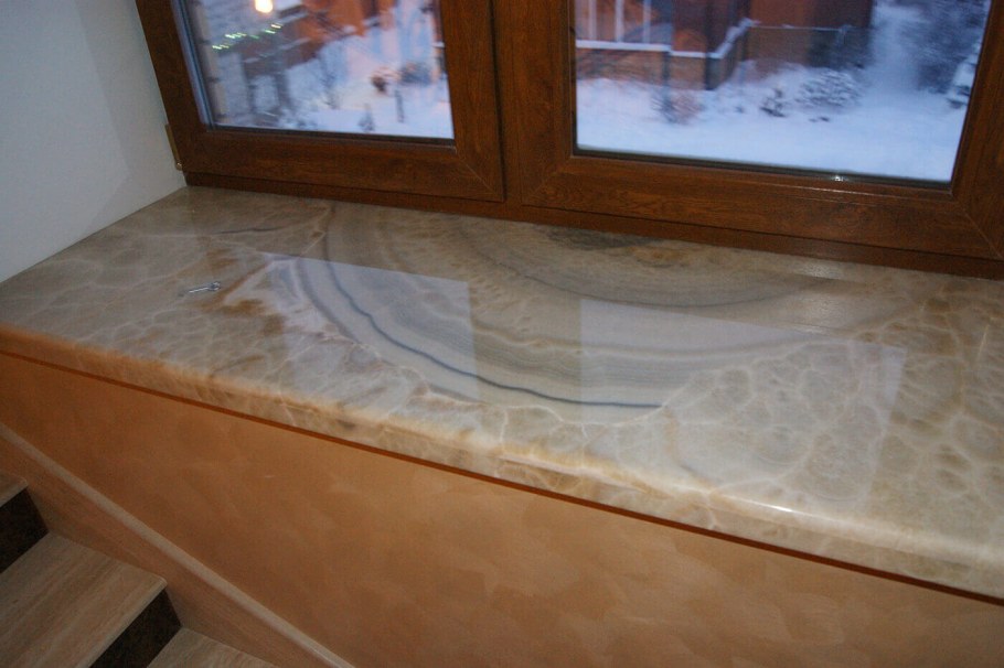 Подоконники из камня Оникс