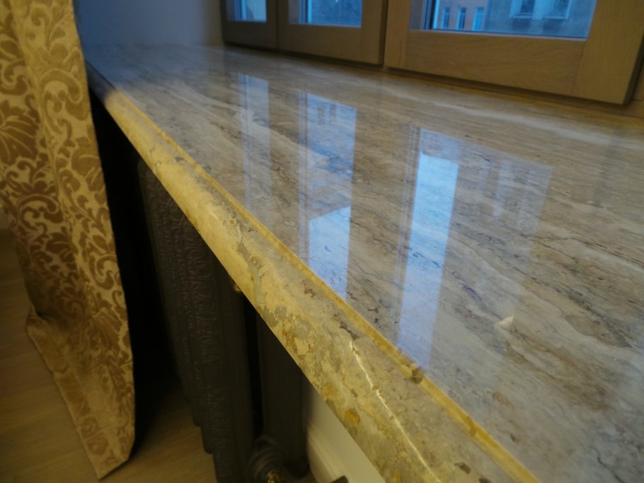 Орнамент на подоконнике