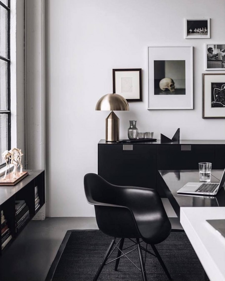 Комната в черном стиле