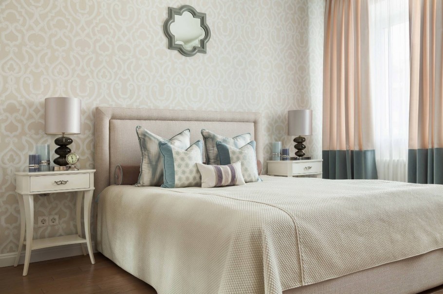 Защита стены около кровати